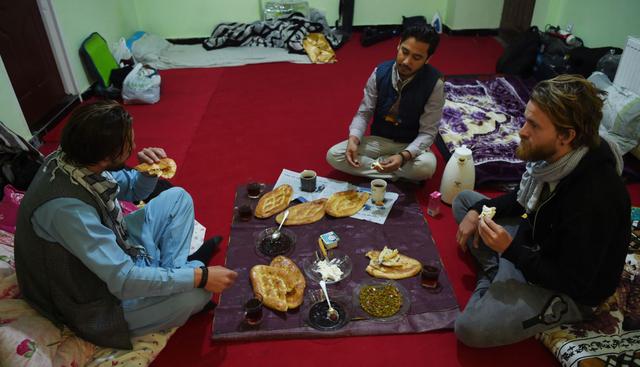El couchsurfing es una versión moderna de la hospitalidad en Afganistán, que tradicionalmente obliga a sus habitantes a alojar a la gente que está de paso. (Foto: AFP)