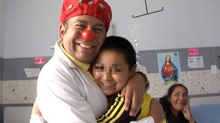 Hospital Almenara: médico lleva alegría a niños hospitalizados en esta Navidad
