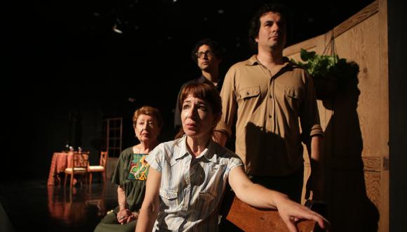 El elenco de la puesta en escena lo integran Sonia Seminario, Ximena Arroyo (sentadas), Jorge Bardales y Claudio Calmet. (Foto: Marco Ramón)