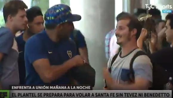 Ramón Ábila fue captado por las cámaras agrediendo a un hincha de River Plate, quien se burló de Boca Juniors por la última final de la Copa Libertadores (Video: TyC Sports)