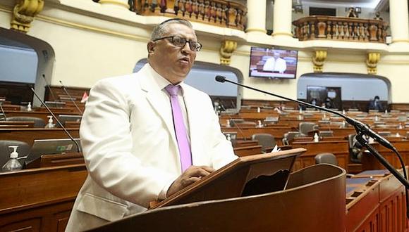 El Ministro de Salud, Hernán Condori, fue interpelado el 16 de marzo. Dos semanas después de esa presentación ante el pleno, el Parlamento podría censurarlo. (Foto: Congreso)