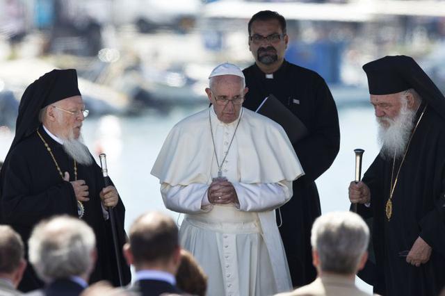 "Todos somos migrantes": La emotiva visita del Papa a Lesbos - 6