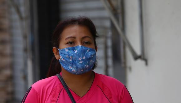 Colegio Médico sugirió usar mascarilla dentro de la casa a los que salen a las calles para evitar contagio de COVID-19. (Foto: Fernando Sangama)