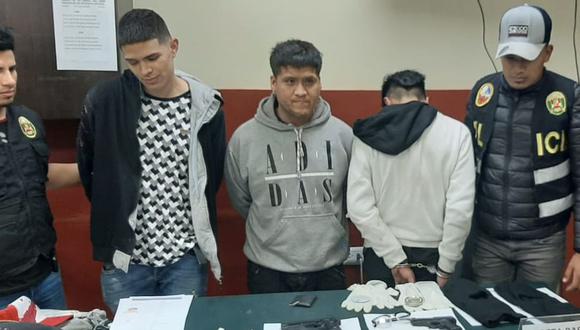 Los detenidos fueron identificados como  Carlos Franco Hernández Macedo (22), Dominic Cáceres Vigil (18) y un menor de 17 años. (PNP)