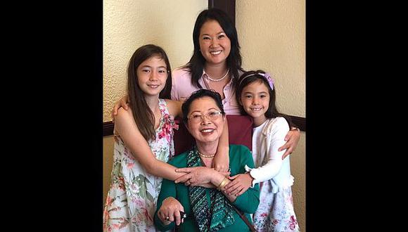 Keiko Fujimori envi&oacute; su saludo por el D&iacute;a de la Madre. Comparti&oacute; una foto en la que aparece con sus hijas y su madre, Susana Higuchi. (Foto: El Comercio)