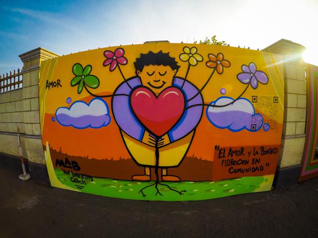 la Fundación BIK, organización que lucha contra la violencia en niños y mujeres, instaló un proyecto artístico llamado “Los muros de la bondad”.(Foto: Difusión)