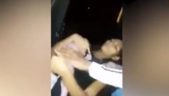 Colombia: mujer da a luz en un taxi asistida por su esposo y el conductor. (Foto: Captura de YouTube)