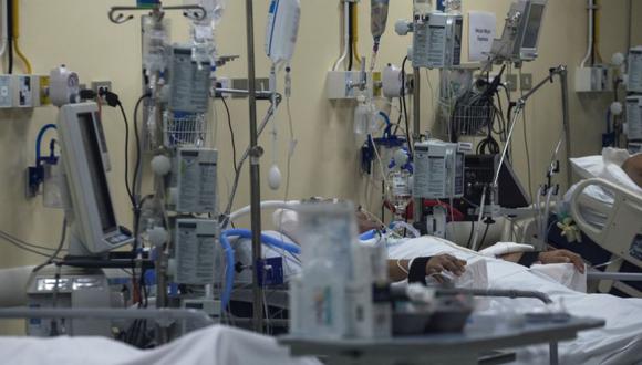 Pacientes afectados por la COVID-19 en la Unidad de Cuidados Intensivos del Hospital Clínico de la Universidad de Chile, en Santiago (Chile). (Foto: EFE/Alberto Valdés/Archivo).