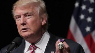 Trump ironiza sobre medalla del soldado musulmán muerto en Iraq