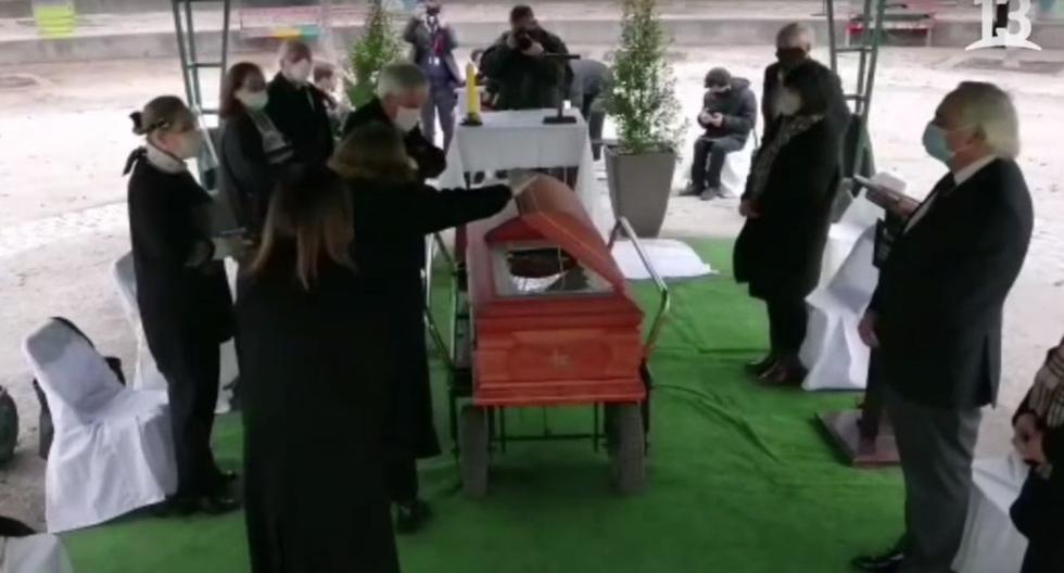 Polémica en Chile por funeral de tío del presidente Sebastián Piñera en plena pandemia. (Foto: Captura canal T13)