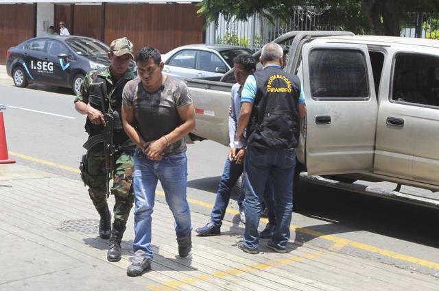 SJL: capturan a 13 personas en laboratorio clandestino de droga - 8
