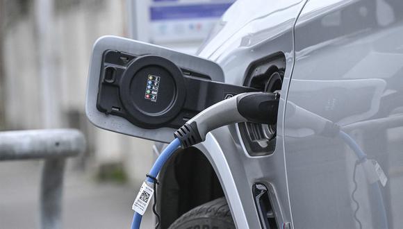 Venta de autos eléctricos logra nuevo récord de ventas en 2022 gracias a China: ¿por qué?