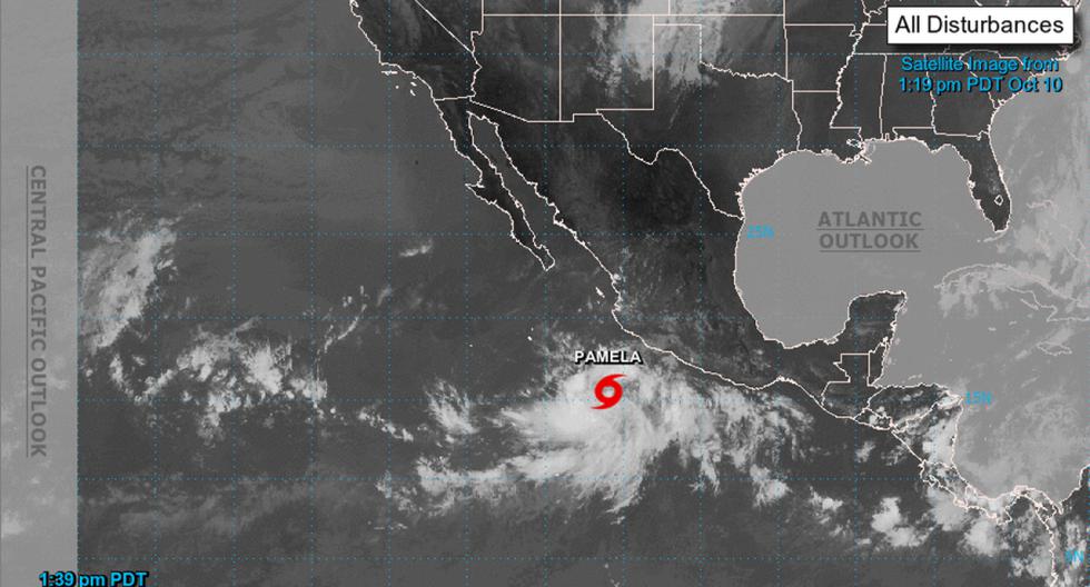 Mexico issues alert for possible arrival of hurricane on Pacific coast