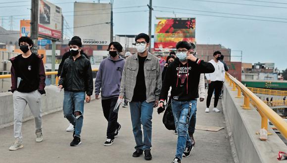 Ministerio de Salud señaló que el uso de mascarilla en espacios abiertos vuelve a ser obligatorio a nivel nacional. (Foto: GEC)