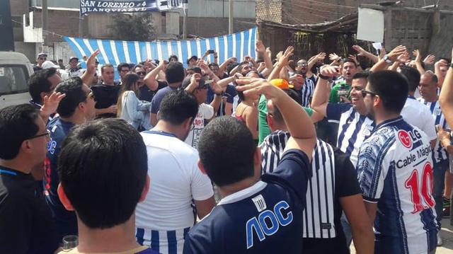 Miles de aficionados de Alianza Lima acudieron al estadio Alejandro Villanueva para ser testigos del cotejo contra Melgar, por la primera semifinal del Torneo Descentralizado (Foto: Christian Cruz)