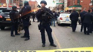 Nueva York: Dos policías son asesinados dentro de su patrulla