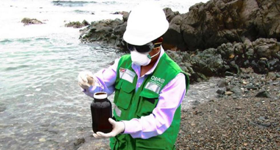 La OEFA tomó muestras de agua superficial del mar y del terreno en el malecón de la bahía de Ilo, en Moquegua, para determinar el grado de afectación. (Foto: Andina)