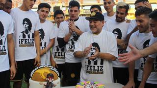 El divertido tortazo a Diego Maradona por su cumpleaños 58 da la vuelta al mundo | VIDEO
