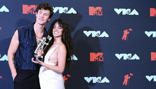 Camila Cabello y Shawn Mendes ganaron “Mejor colaboración” de los MTV VMA con “Señorita”. (Foto: AFP)