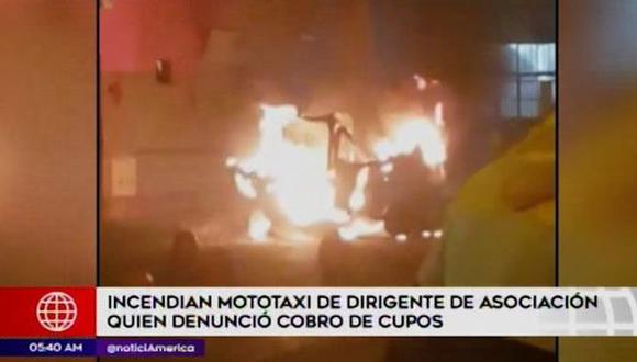 Desconocidos usaron bombas motolov para provocar el incendio del mototaxi. (Captura: América Noticias)