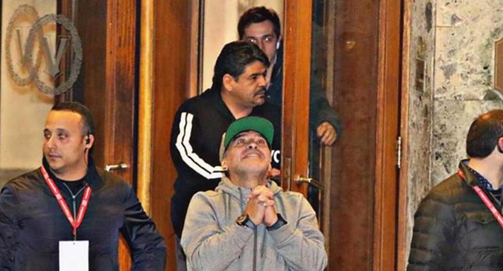 Diego Maradona tuvo un espectacular recibimiento en Italia por los hiinchas del Napoli. (Foto: Twitter)