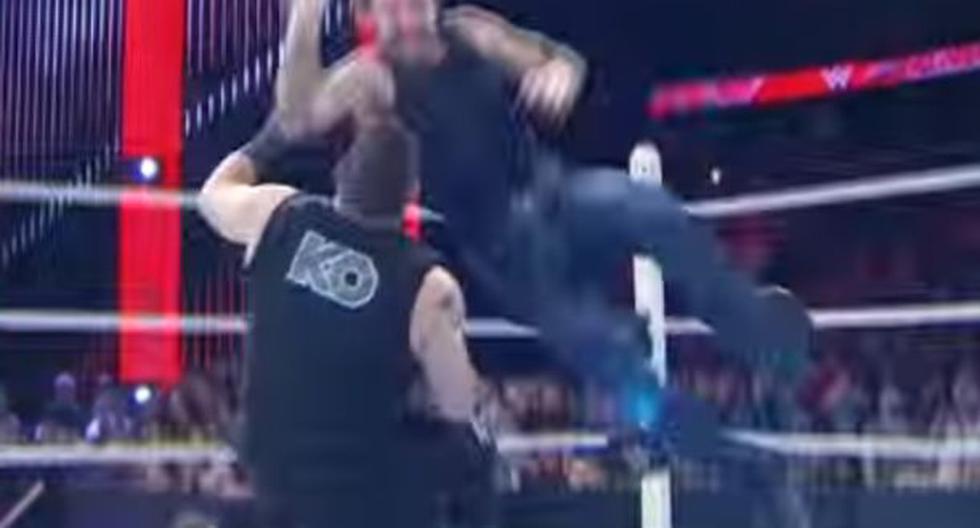 Mira el blooper, que es viral, de Dean Ambrose y Kevin Owens en pleno evento de WWE. (Foto: Captura Video YouTube)