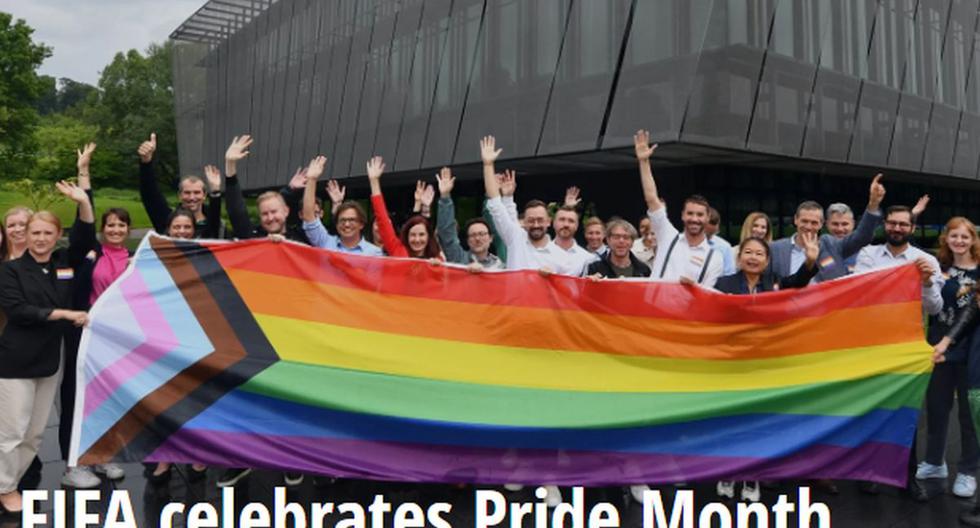 En junio pasado la FIFa celebró el mes del orgullo gay, pero en Qatar no se podrá mostrar la bandera de la comunidad LGTB. (Foto: FIFA)
