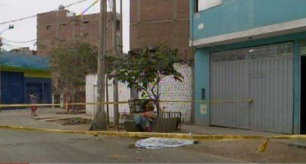 Junior Escalona Castañeda (29) vivía en el edificio, ubicado en la calle Botón de Oro, junto a su familia. Trabajaba como mototaxista. (Foto: Captura/América Noticias)