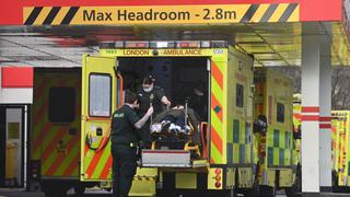Reino Unido reactiva hospitales de emergencia a medida que aumentan los casos de coronavirus 
