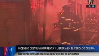 Cercado: incendio destruyó imprenta y librería del Jr. Azángaro