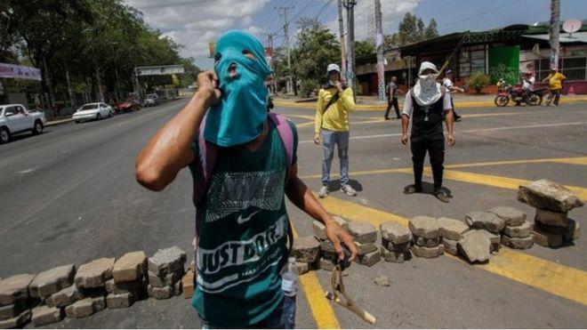 Por tercer día consecutivo, Managua y otras ciudades de Nicaragua acogieron protestas ciudadanas contra la reforma del seguro social aprobada el miércoles.