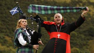 Cardenal católico británico cree que los curas deberían poder casarse