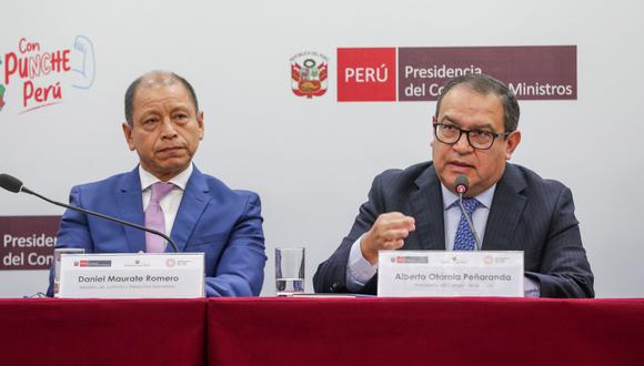 Los ministros Daniel Maurate (Justicia) y Alberto Otárola (PCM) durante la conferencia de prensa sobre el caso Víctor Polay. Foto: PCM