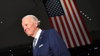 Mujer que acusa a Joe Biden de acoso sexual le pide renunciar a candidatura presidencial 