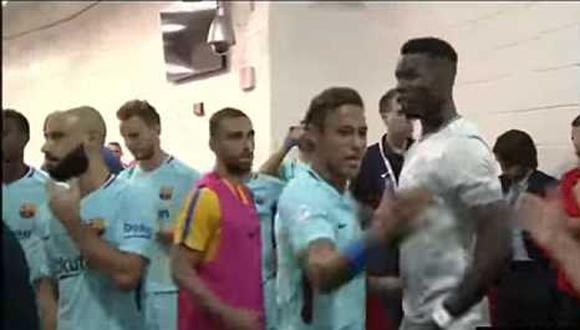 José Mourinho, Paul Pogna y Neymar se saludaron amistosamente en la previa del duelo entre Manchester United y Barcelona. El video viene siendo viral en la red social YouTube. (Foto: captura)