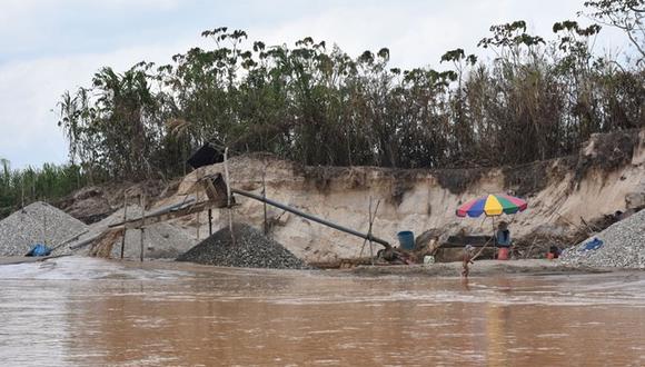 La minería ilegal se ha apoderado del río Colorado y progresivamente lo viene contaminando y destruyendo a él y su entorno. (Foto: Manuel Calloquispe)
