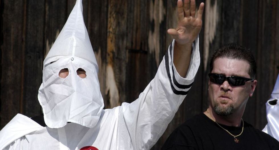 A pesar de que la extrema derecha radical estadounidense vive una renovación bajo el presidente Donald Trump, el Ku Klux Klan, que el sábado organizó un mitin en Virginia, no es más que la sombra de la poderosa organización que alguna vez fue. (Foto: AFP)