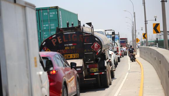 En los últimos meses se ha registrado congestión vehicular en la avenida Néstor Gambetta. (GEC)