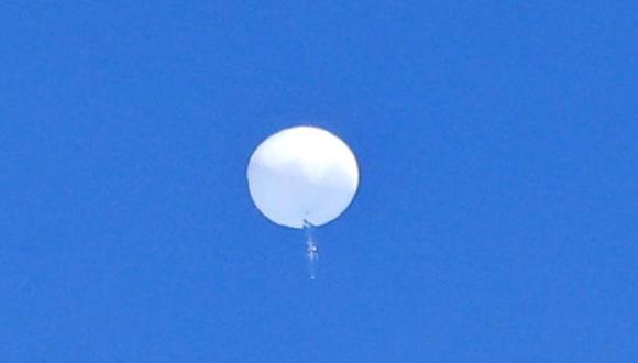 La Fuerza Aérea de Colombia registra el paso de un globo en su espacio aéreo. (Reuters).