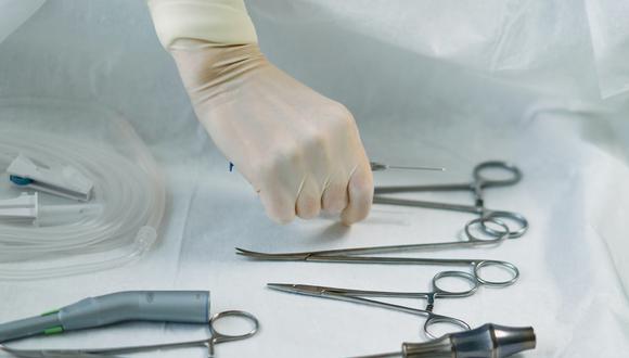 Viral: la inusual forma en la que un cirujano realizó una vasectomía luego de que se fuera la luz en su clínica | Foto: Pexels