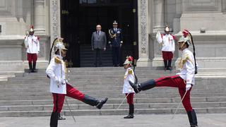 Idel Vexler presidió cambio de guardia en Palacio de Gobierno