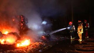 Callao: incendio de proporciones consume almacén de reciclaje en la avenida Argentina | VIDEO 