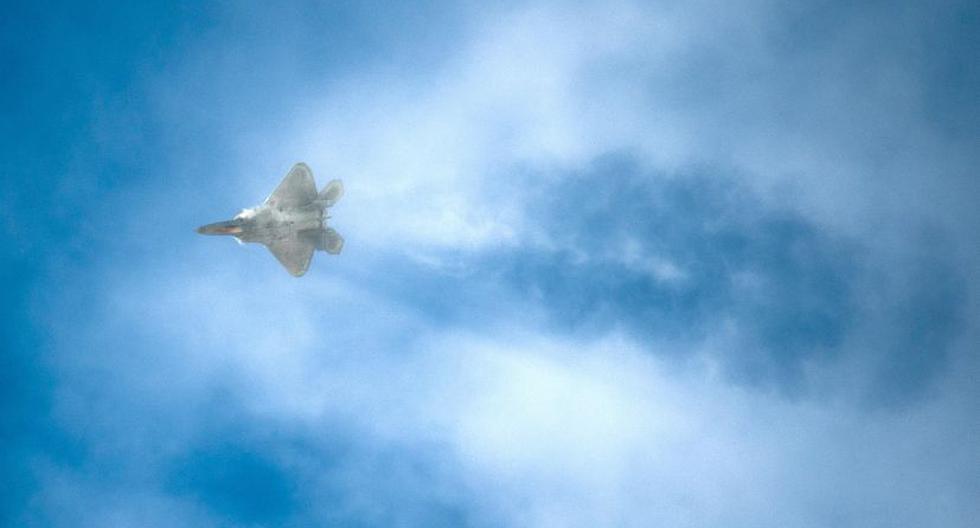 Un F-16 en pleno vuelo. (Foto: US Air Force / Flickr)