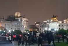 Plaza San Martín: banderazo de hinchas de Universitario terminó en disturbios