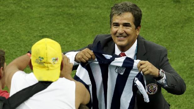 Pinto posó con camiseta de Alianza al final del triunfo épico