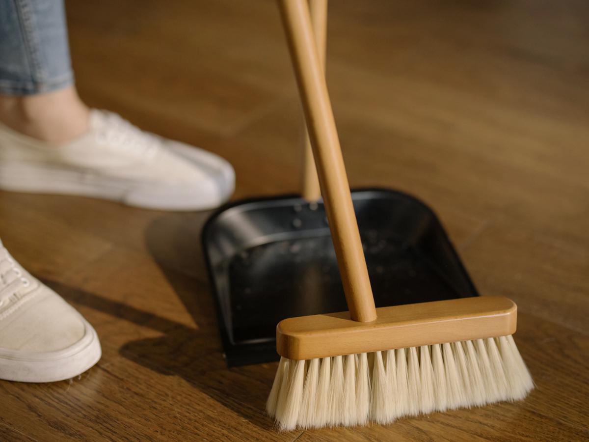 Descubre por qué limpiar la casa por la noche es malo