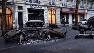 Como zona de guerra: Así terminó París tras violenta protesta de chalecos amarillos