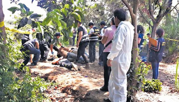 La escena era macabra: se encontraron los cinco cuerpos maniatados y con todos los orificios de bala en la cabeza, cerca de una chacra (Foto: PNP)