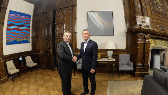Mauricio Macri recibe all peronista Alberto Fernández en la Casa Rosada un día después de las elecciones en Argentina. (EFE).