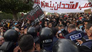 Centenares de tunecinos denuncian en las calles la violencia policial | FOTOS